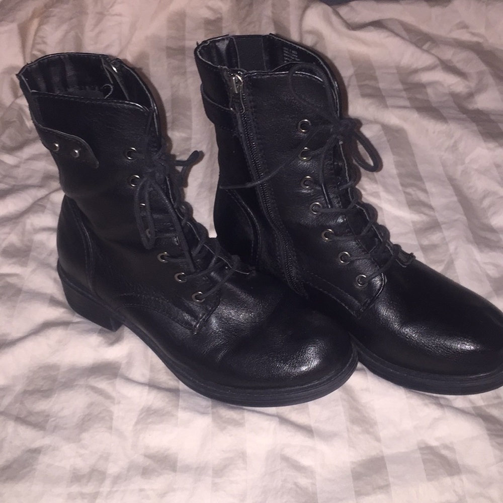 Worn twice!! Women’s Sonoma boots!